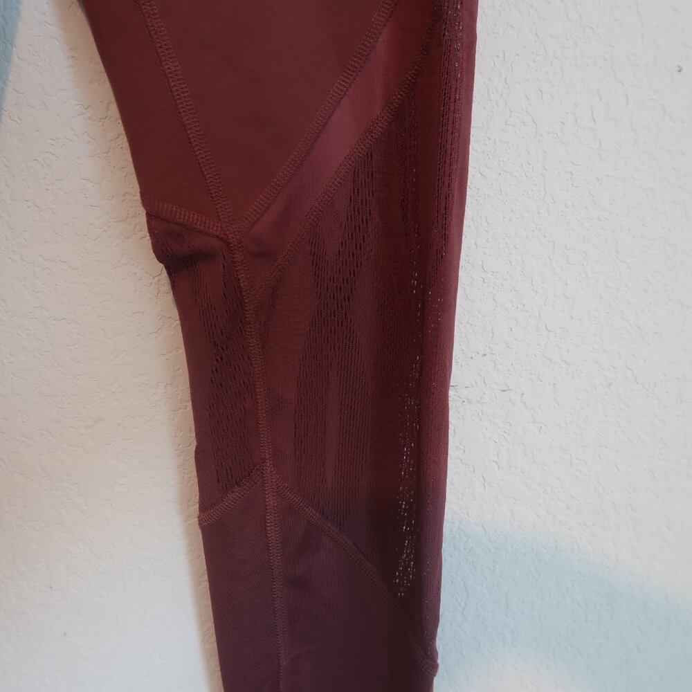 ALO Yoga Vitality Sheer Cutout Leggings Size Small Mauve - Picture 4 of 6